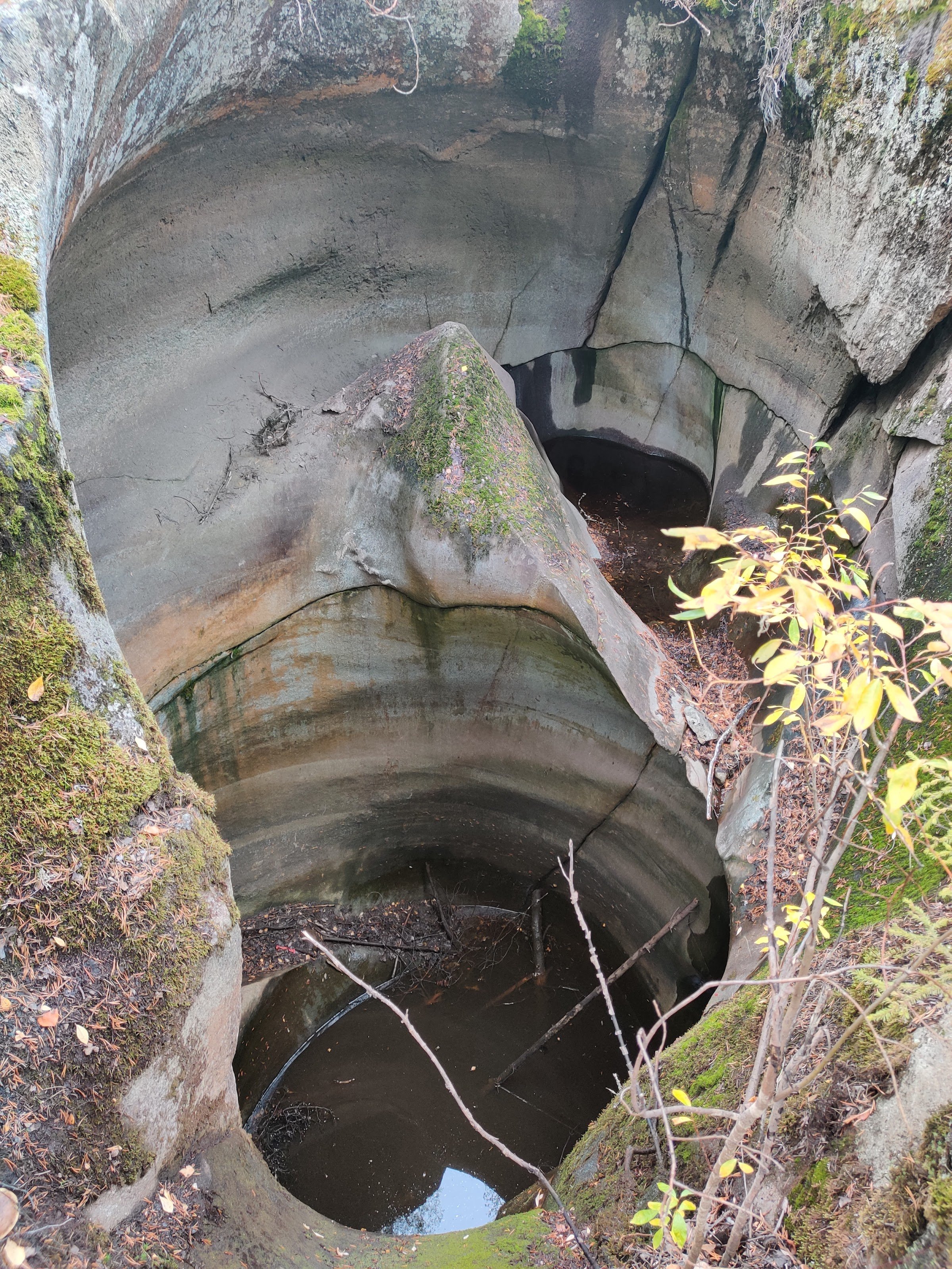 Sukulanrakan Hiidenkirnut (Giant's Kettle, Sukulanrakka)